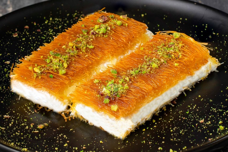 coarse Kunafa With cream ( bain nareen)